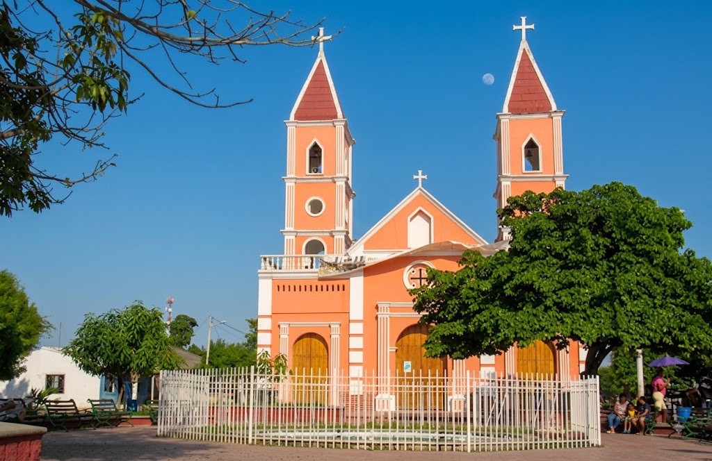 Iglesia San José: El principal templo religioso y patrimonial del municipio, ubicado en el centro poblado y reconocido por su arquitectura tradicional y su valor histórico para la comunidad.