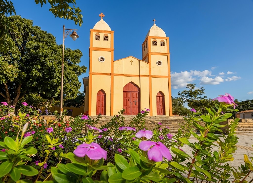 Iglesia San Vicente Ferrer: Templo religioso principal ubicado en la plaza central, considerado el corazón patrimonial e histórico del municipio.