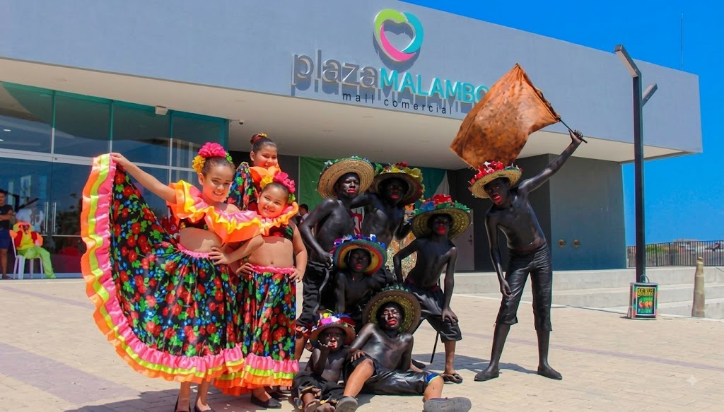 El Plaza Malambo Mall Comercial es el principal epicentro de comercio, entretenimiento y vida social moderna en el municipio de Malambo.