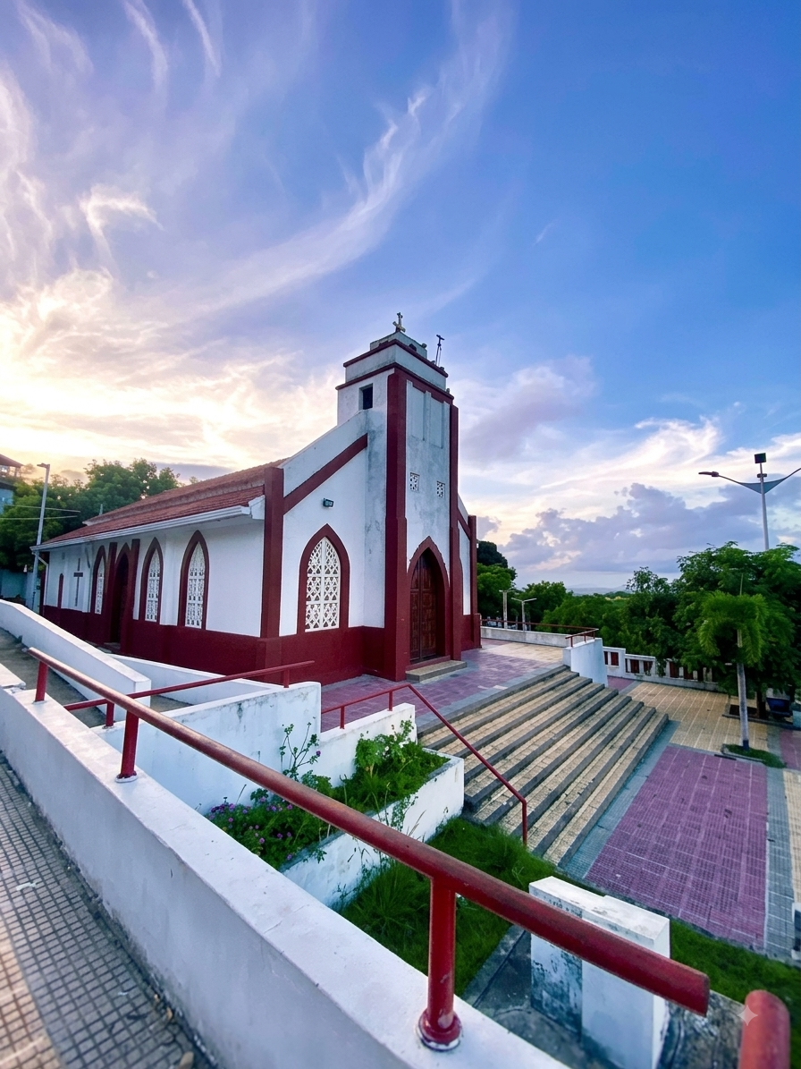 Iglesia San Antonio de Padua: La parroquia principal del municipio y el epicentro de la vida comunitaria y religiosa. Es un símbolo arquitectónico de la fe piojonera y punto central durante las fiestas patronales.