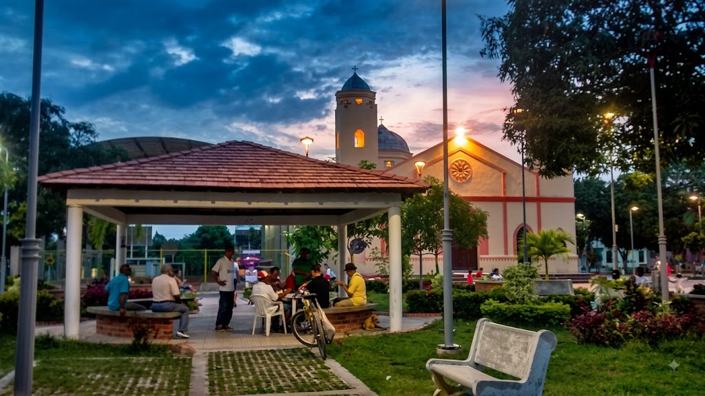 Plaza Principal San Luis Beltrán: Remodelada como un espacio público renovado que integra zonas verdes, áreas de esparcimiento y conecta las dinámicas comunitarias con el templo parroquial.