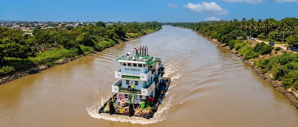 Canal del Dique: Como punto neurálgico del cono sur departamental, las obras de infraestructura hídrica sobre la bifurcación del Canal del Dique constituyen un referente técnico e histórico clave para la zona, orientado al control de sedimentos, la regulación de caudales y la protección ambiental del ecosistema.