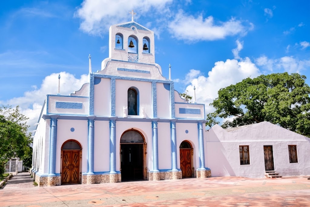 Parroquia Inmaculada Concepción Ubicada frente a la plaza principal, esta iglesia de arquitectura tradicional es el corazón de la vida espiritual de los suaneros y el escenario de importantes celebraciones religiosas y patronales.